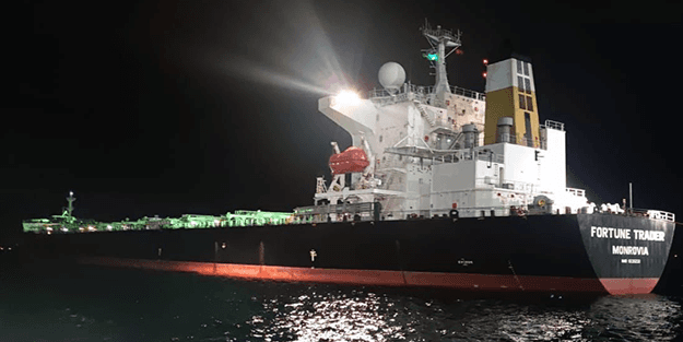 Dev gemi Çanakkale Boğazı'nda arızalandı