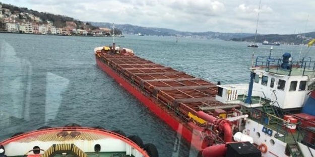 Dev gemi İstanbul Boğazı'nda kalakaldı!
