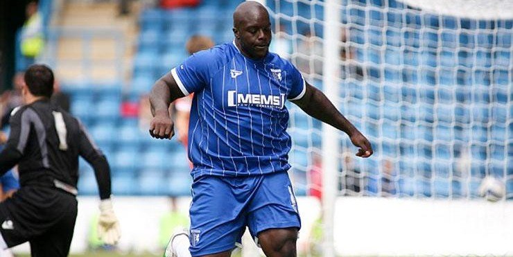 Dev golcü Akinfenwa Liverpool'u ezdi geçti