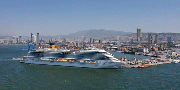 Dev kruvaziyer İzmir'de