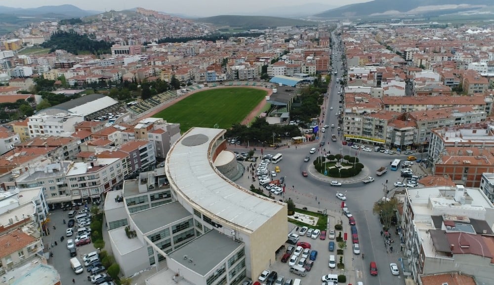 Dev maç dev ekranda Akhisar Milli Egemenlik Meydanında 