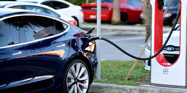 Dev markalar çaresiz kaldı! Elektrikli̇ otomobi̇llerde yeni̇ sorun patladı!