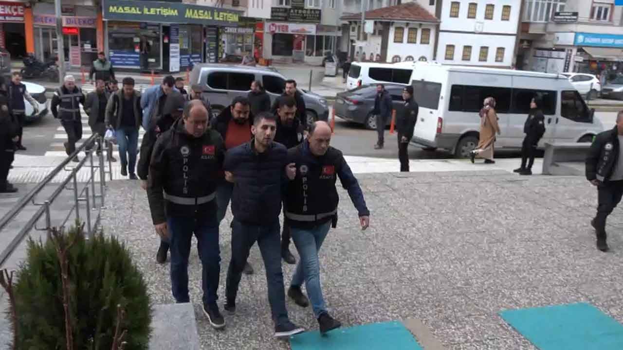 Dev operasyonla dolandırıcıların can damarı kesildi! Tam 48 ilde kurulan o kirli tezgah jandarma ve polisin takibiyle yerle bir edildi