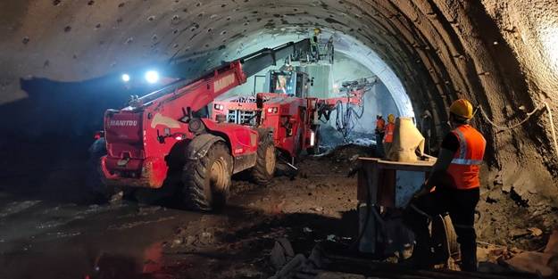 Dev projede çalışmalar tam gaz devam! 1.5 saatlik yol 30 dakikaya inecek