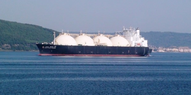 Dev tanker Çanakkale Boğazı’nı kapattı