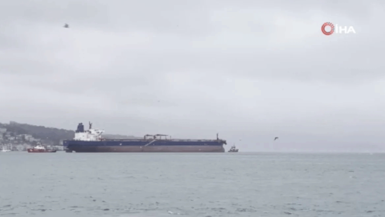 Dev tanker İstanbul Boğazı'nı kilitledi!..