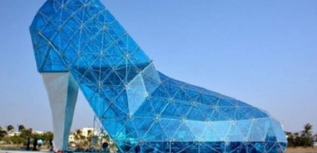 Topuklu ayakkabı şeklinde kilise yaptılar