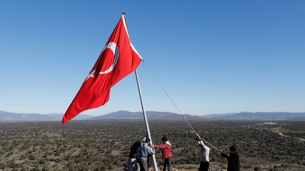 Dev Türk bayrağı dikildi! Tüm dünyaya geçildi...