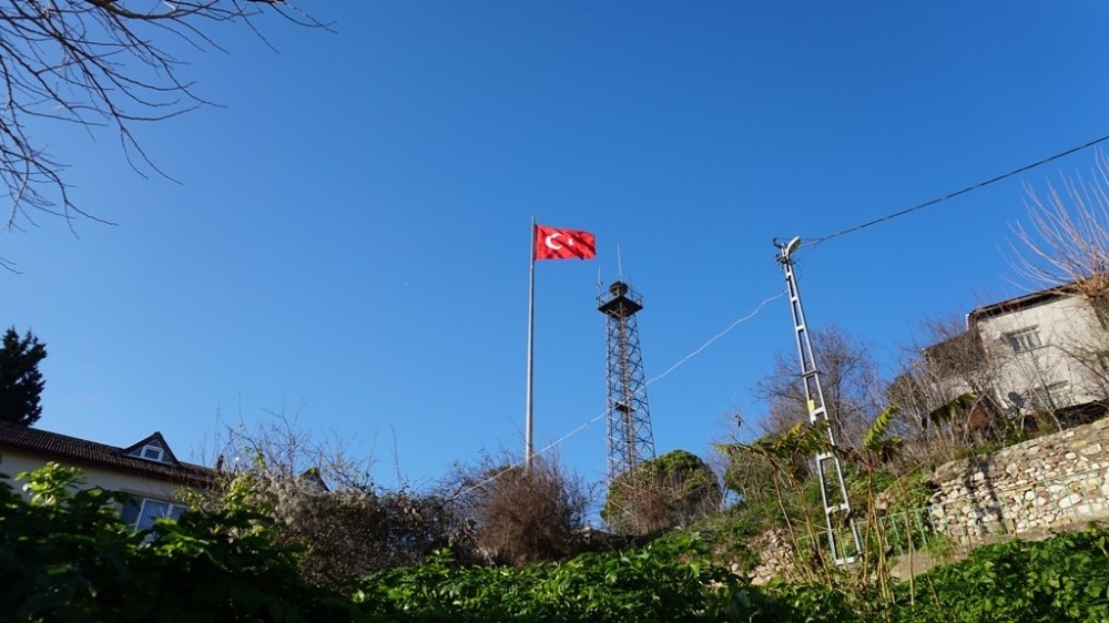 Dev Türk bayrağı İzmit’te dalgalanmaya başladı 