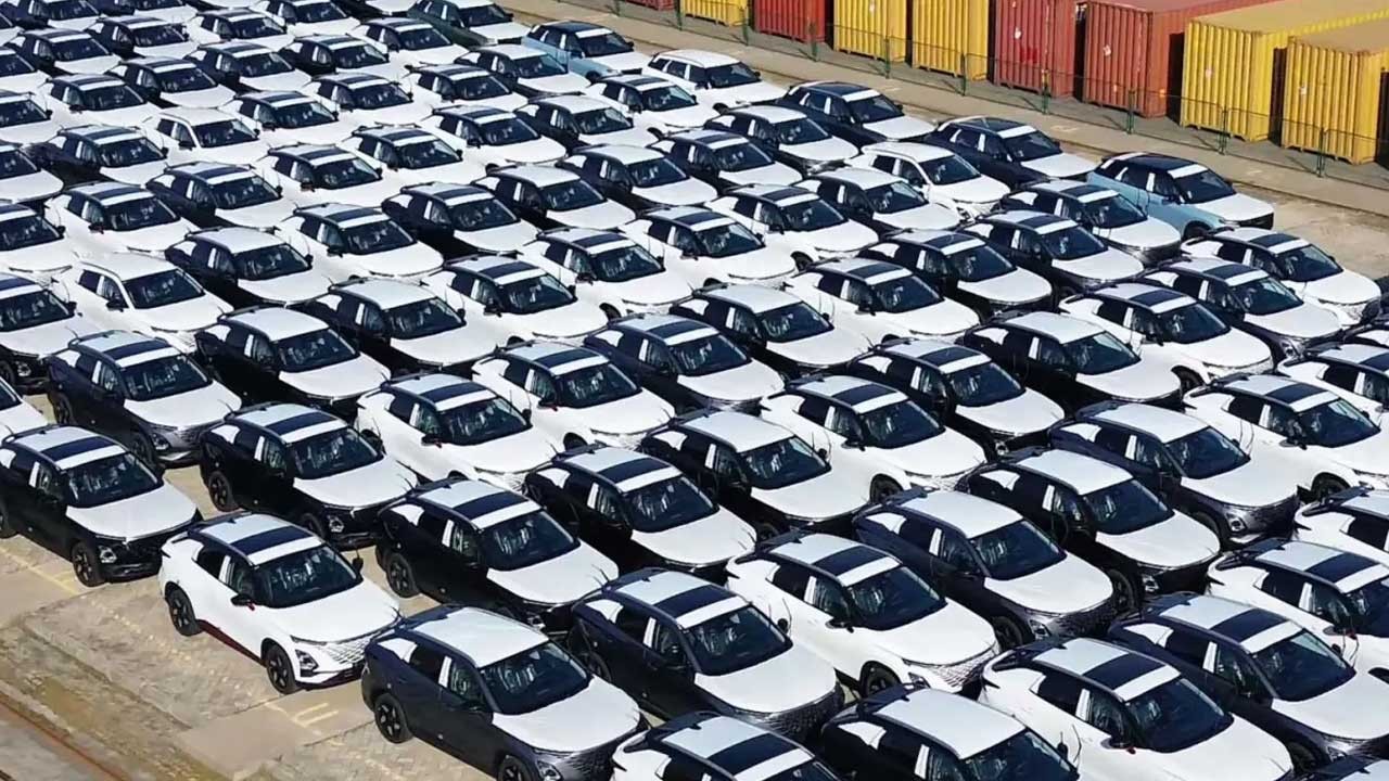 Türkiye'yi adeta istila ediyor! Yeni otomobiller gemiye yüklendi, yola çıktı