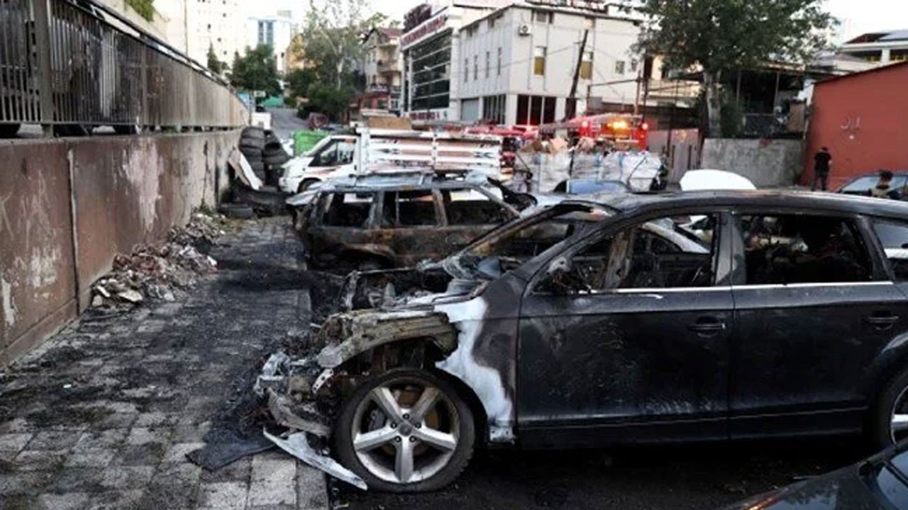 Dev yangın otoparka sıçradı! Sanayide tamir bekleyen araçlar kül oldu