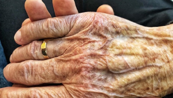 Devamlı titreme sorunu mu yaşıyorsunuz? Bu belirtiler varsa hemen doktora gidin