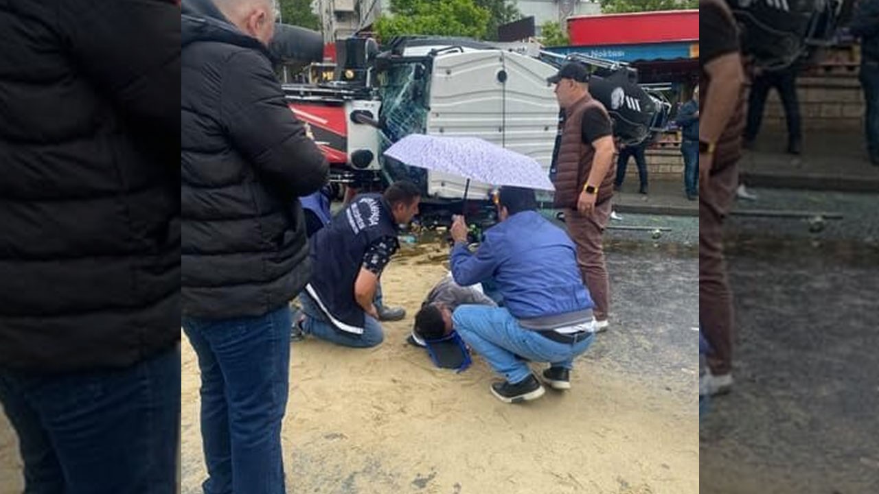 Devasa iş makinesinin altında kaldı! Bayrampaşa'da feci kaza