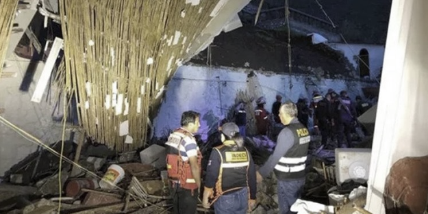 Devasa toprak kayması: Onlarca ev toprak altında kaldı!