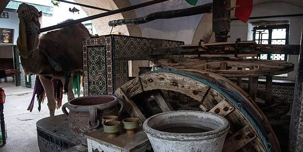 Deve ile su çıkarılan tarihi kuyuya yoğun ilgi