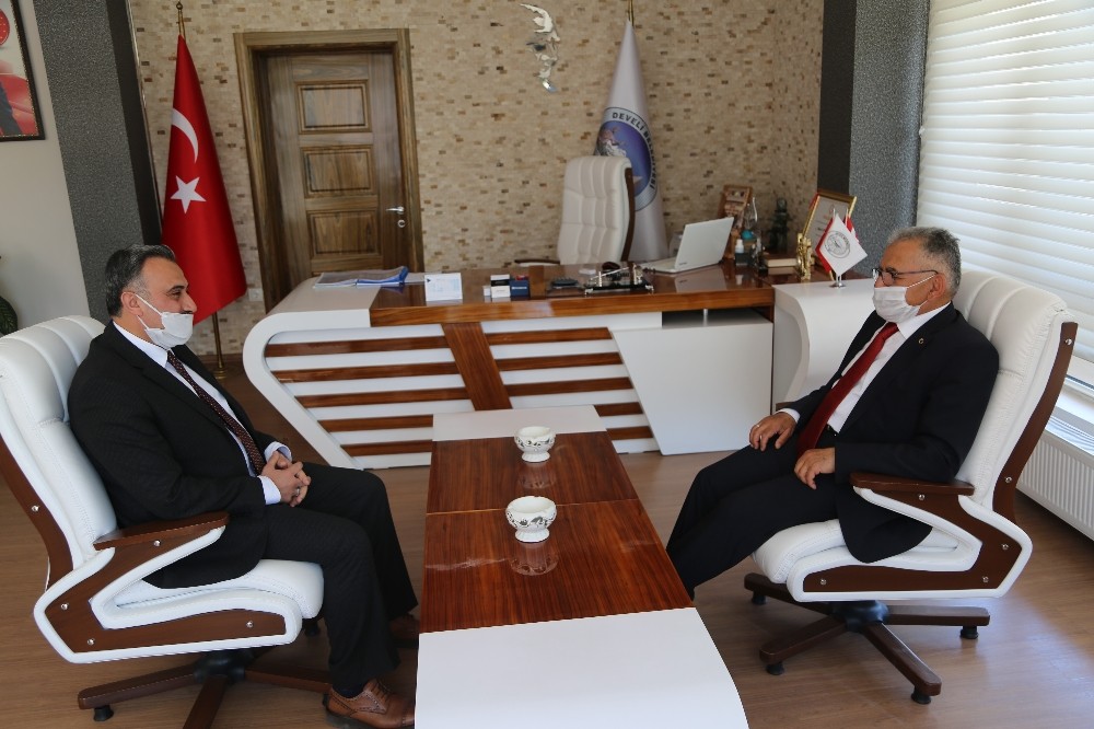 Develi Belediyesi Büyükşehir Belediye Başkanı Büyükkılıç’ı ağırladı 