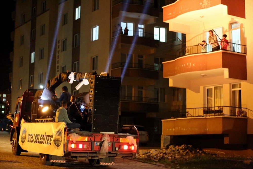 Develi Belediyesi’nden evde kalan Develiler için müzik dinletisi 