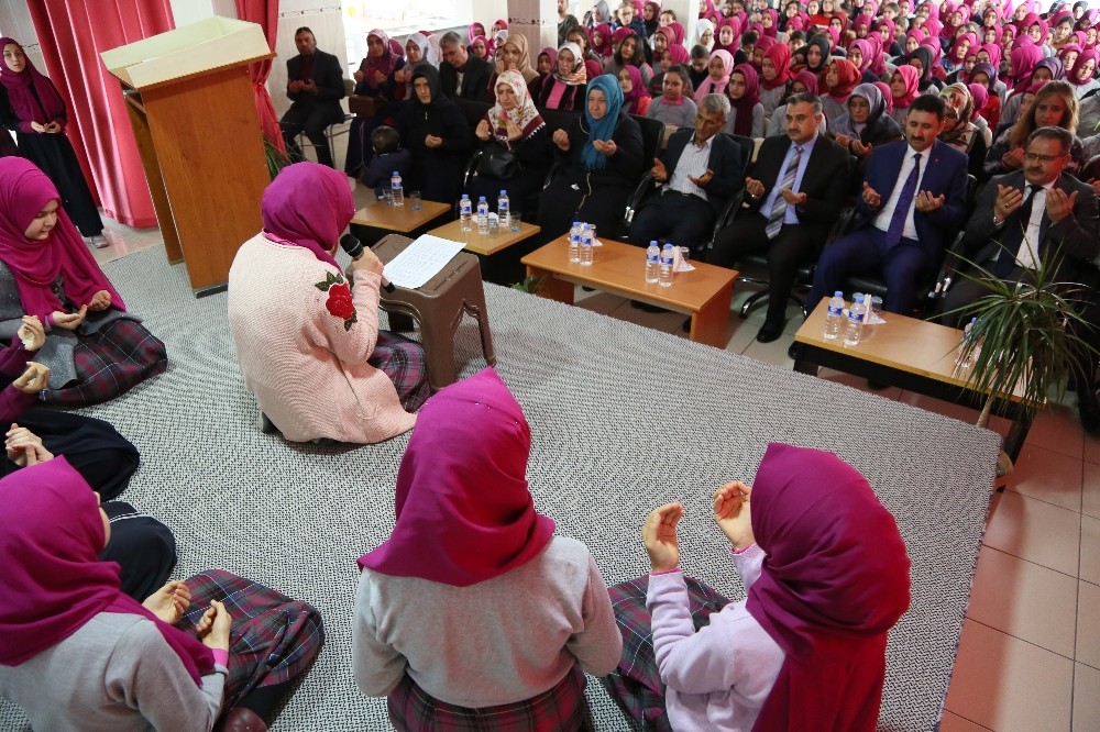 Develi Nevzer Erçiş İmamhatip Ortaokulunda Regaip Kandili programı yapıldı 