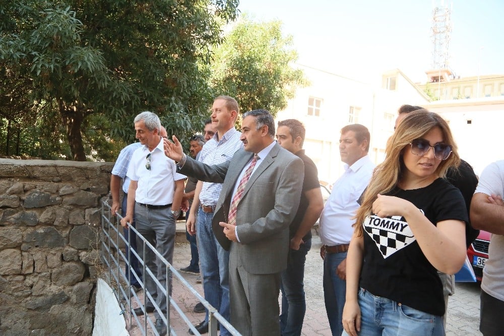 Develi’de dere yatağı ıslah çalışmaları tüm hızıyla devam ediyor 