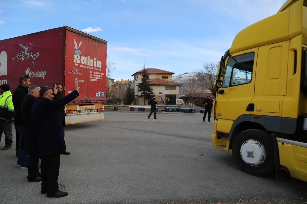 Develi’de İdlib için yardım tırları yola çıktı 