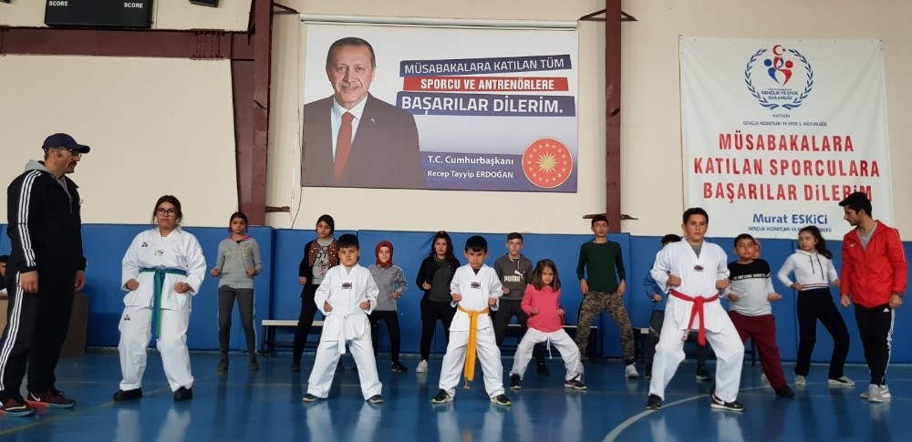 Develi’de Mücadele Sporlarına Yoğun İlgi 