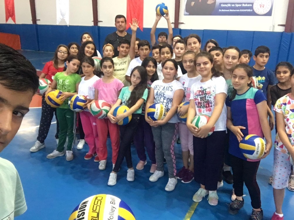 Develi’de Voleybol Coşkusu 