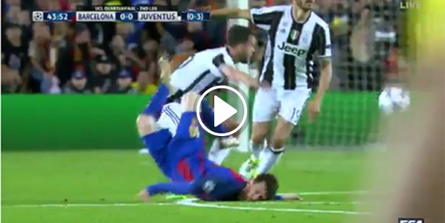 Messi'nin boynu kırılıyordu