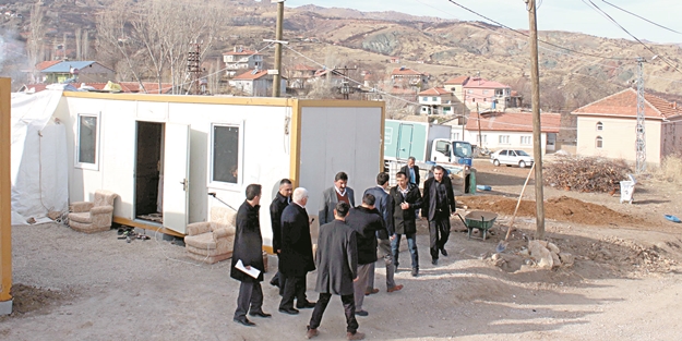 Devlet afetzedenin yanında