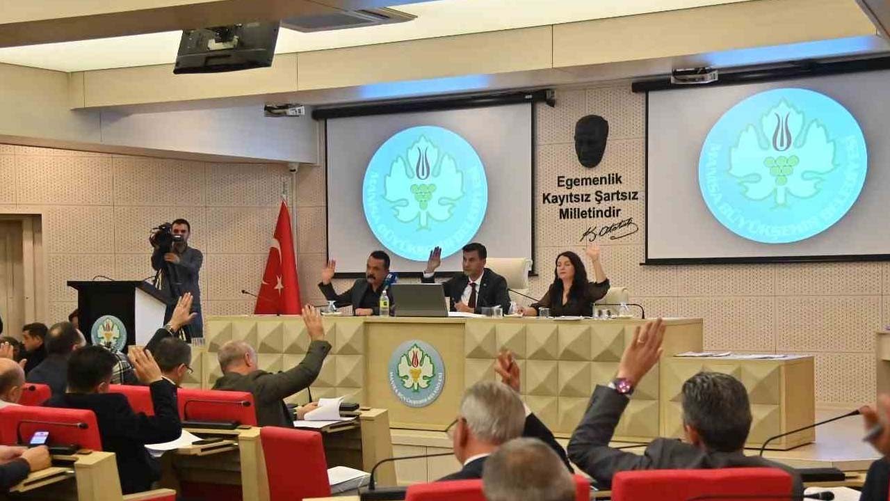 'Devlet Bahçeli için MHP ve AK Parti grubu meclisi terk etti