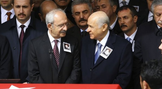 Devlet Bahçeli ile Kılıçdaroğlu cenazede bir araya geldi