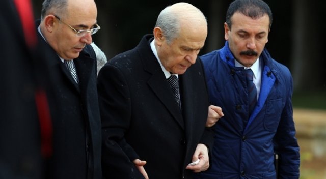 Devlet Bahçeli törende ayakta zor durdu