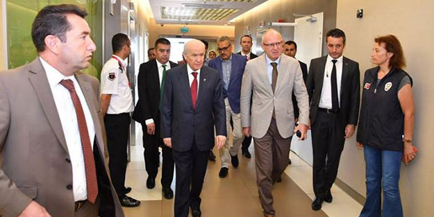 Bahçeli, yaralanan polisi ziyaret etti