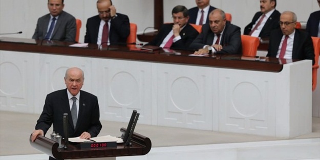 Devlet Bahçeli'den alkış alan hareket!
