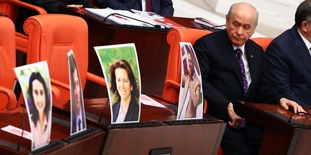 Devlet Bahçeli'den HDP sıralarına imalı bakış