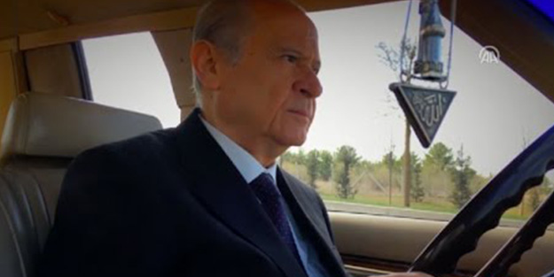 Devlet Bahçeli'nin çok paylaşılan Neşet Ertaş'lı videosu