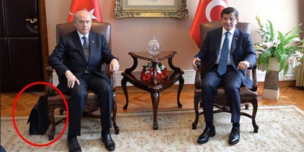 Bahçeli'nin yanındaki çantanın sırrı ortaya çıktı