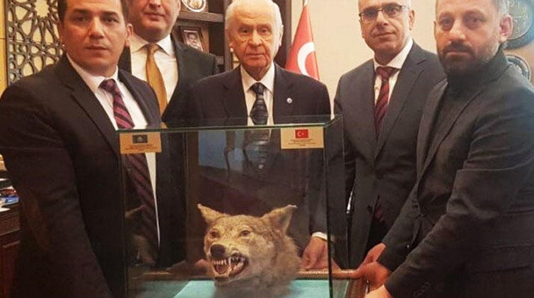 Devlet Bahçeli'ye sıra dışı hediye