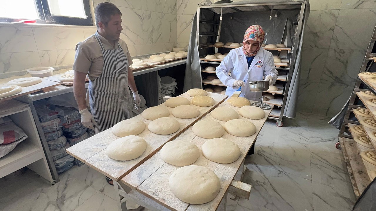 Devlet desteğiyle kurduğu fırınla 20 kişiye ekmek kapısı oldu