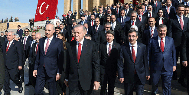 Devlet erkanı Anıtkabir'de
