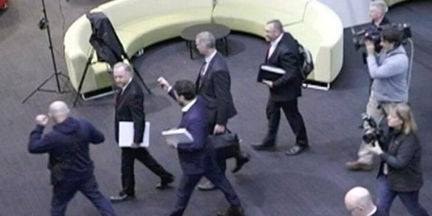 Devlet televizyonuna polis baskını!
