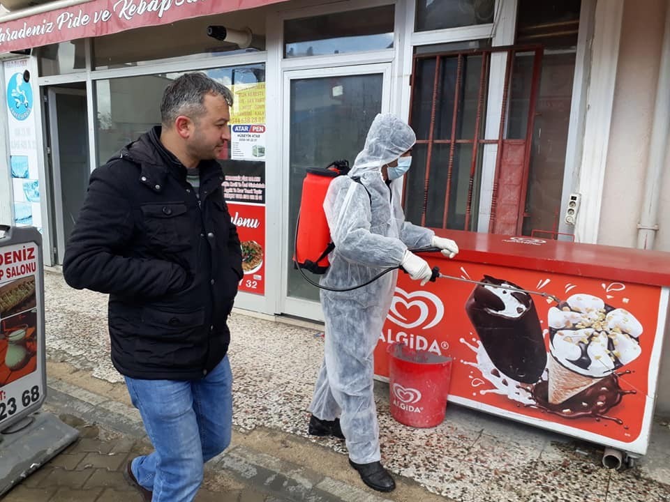 Devrekani’de dezenfekte çalışmalarını sürdürüyor 