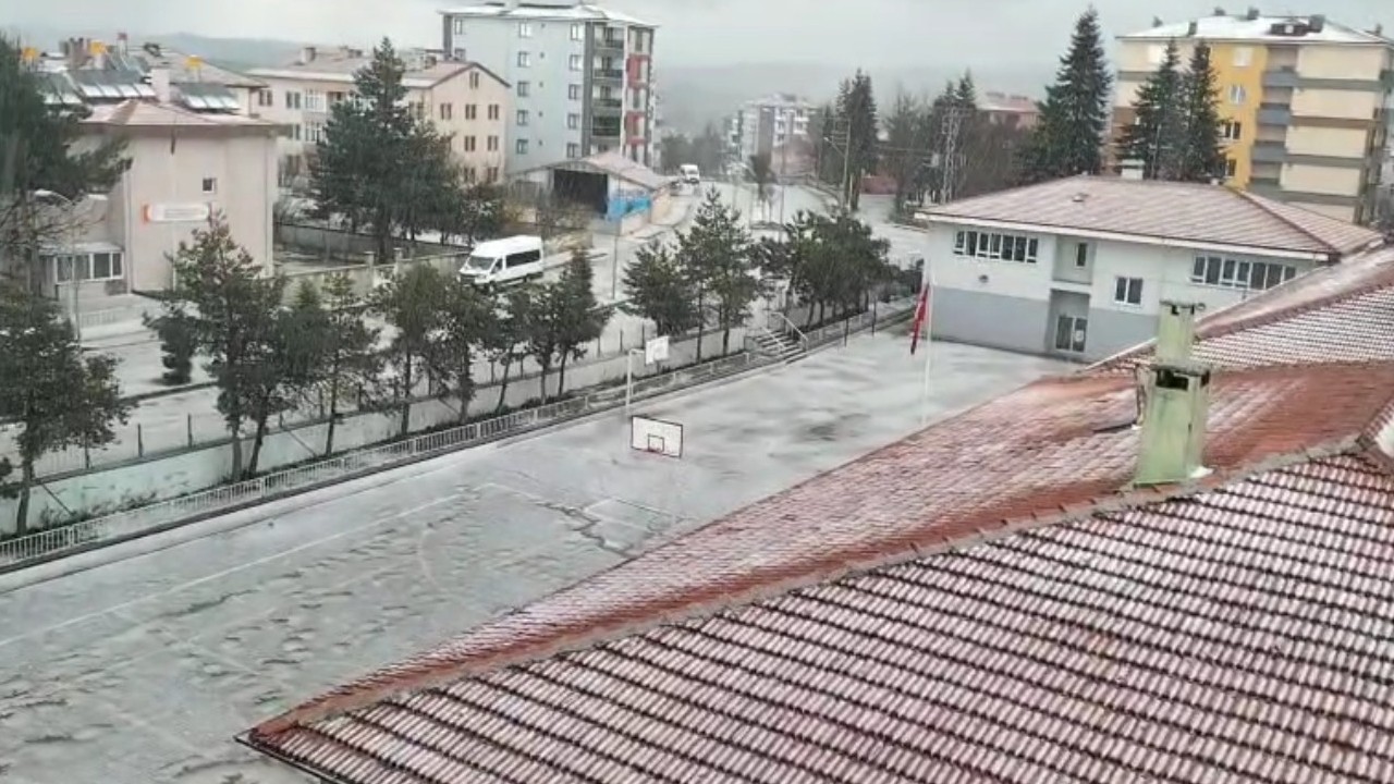 Devrekani’de dolu yağışı hayatı olumsuz etkiledi