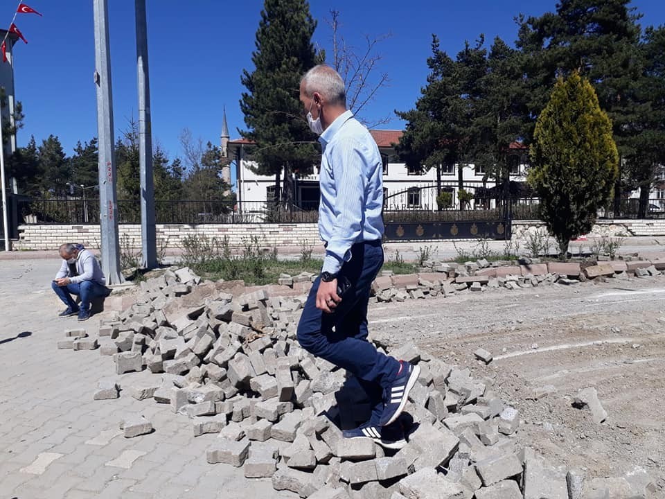 Devrekani’de zarar gören kilit parkeler onarılıyor 