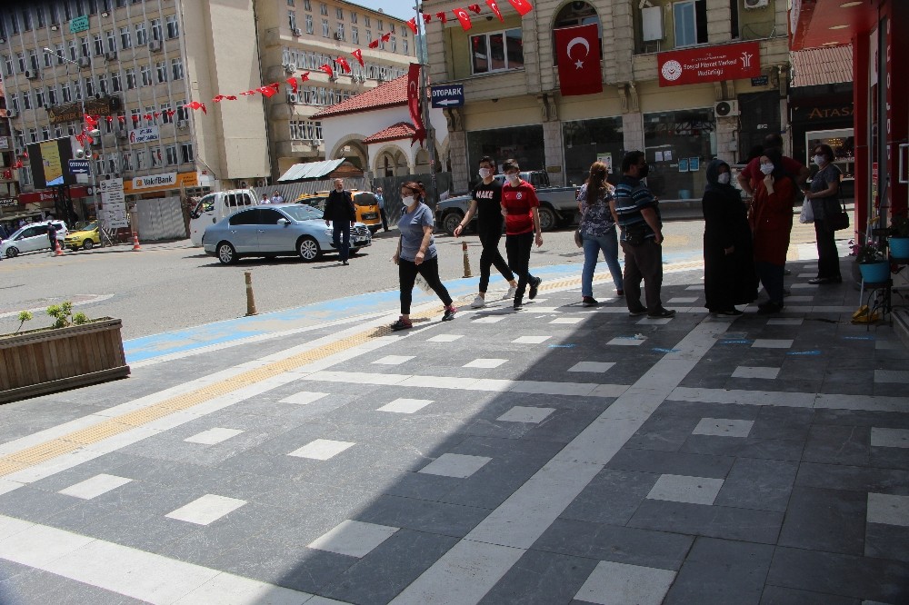 Devrekli gençler günler sonra sokaklara akın ettiler 
