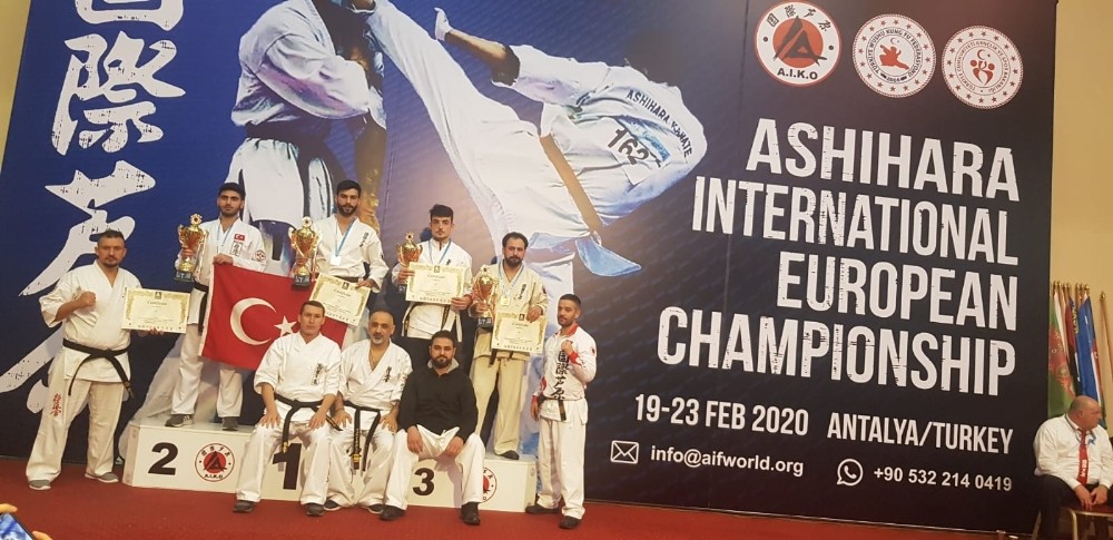 Devrekli sporcular Ashihara Karate Avrupa Şampiyonasında derece aldı 