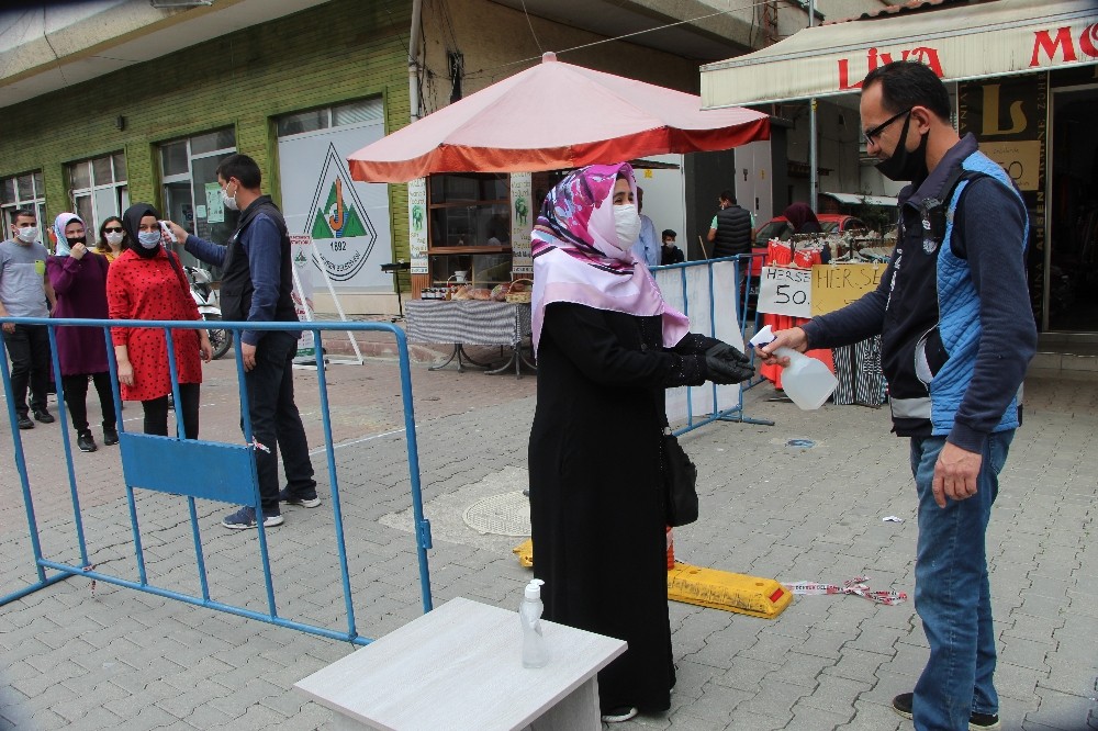 Devrek’te 2 günlük sokağa çıkma kısıtlamasının ardından yoğunluk oluşmaya başladı 