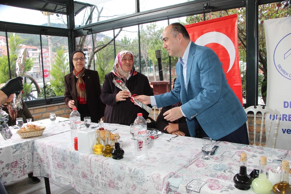 Devrek’te 8 Mart’ta şehit anneleri unutulmadı 