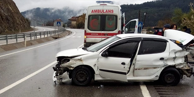 Devrek'te trafik kazası: Yaralılar var!