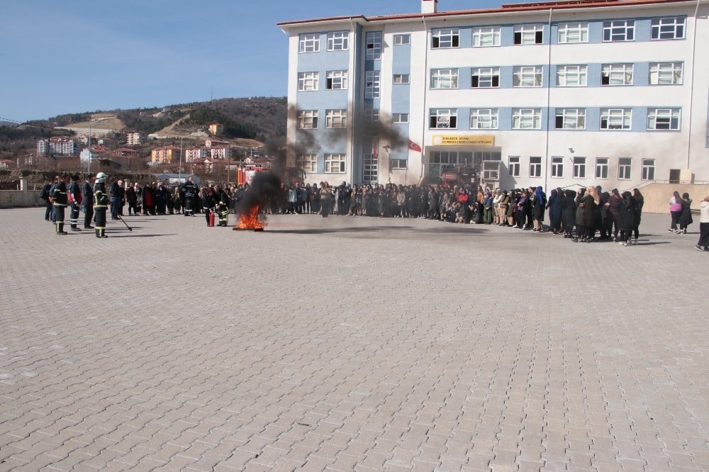 Devrek’teki okullarda yangın tatbikatı 