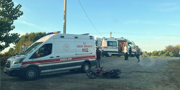 Devrilen motosikletteki iki genç yaşamını yitirdi